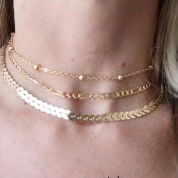 {x4 H o s t P i c k}  Last ☝🏼Arrow Triple Choker - Picture 2 of 2